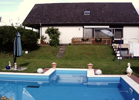 Westseite mit Pool Westseite mit Pool